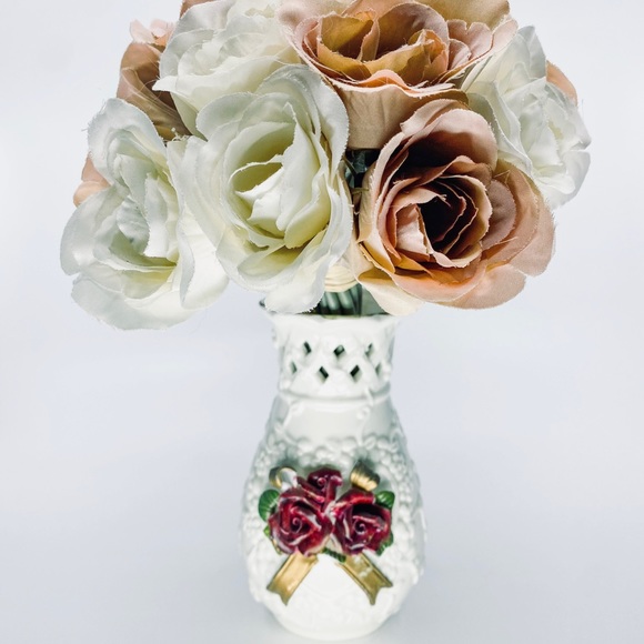 Porcelain 3D Ivory Weave & Red Roses Bud Vase Hand-painted 5.5” Tall Gold Trim - Picture 1 of 12